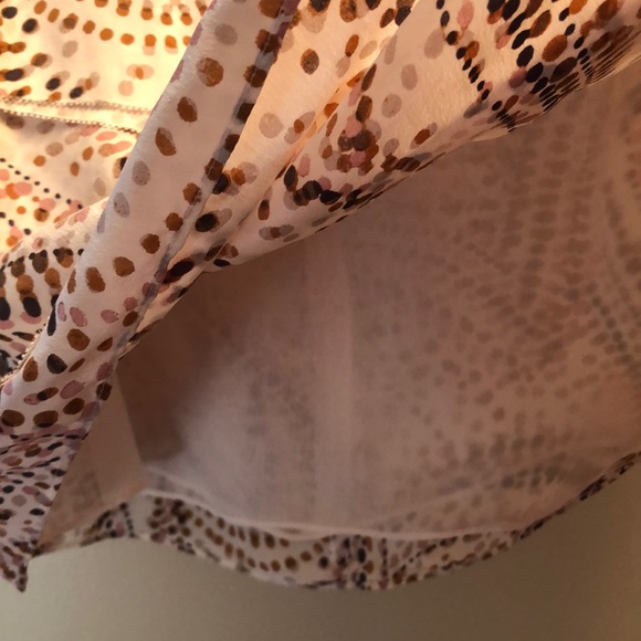 Classiques Entier Cream Ruffled Sleeveless Blouse - Picture 4 of 5